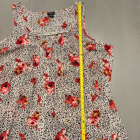 Torrid Sleeveless Floral Leopard Print Top Button Front Sheer Open Back Size 2XL - Picture 11 of 12